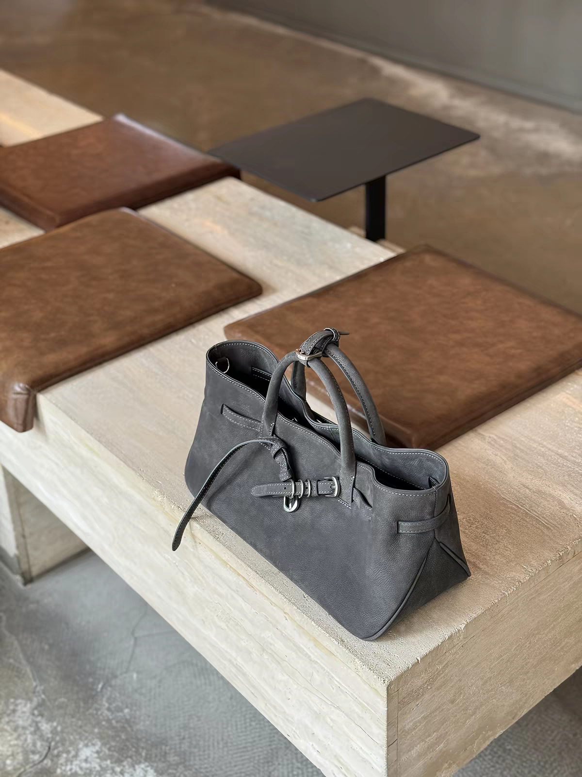 LEATHER HANDBAG